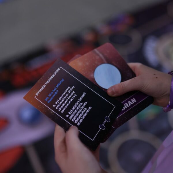 Gra „Kosmos” – edukacyjna ścieżka planetarna do skakania