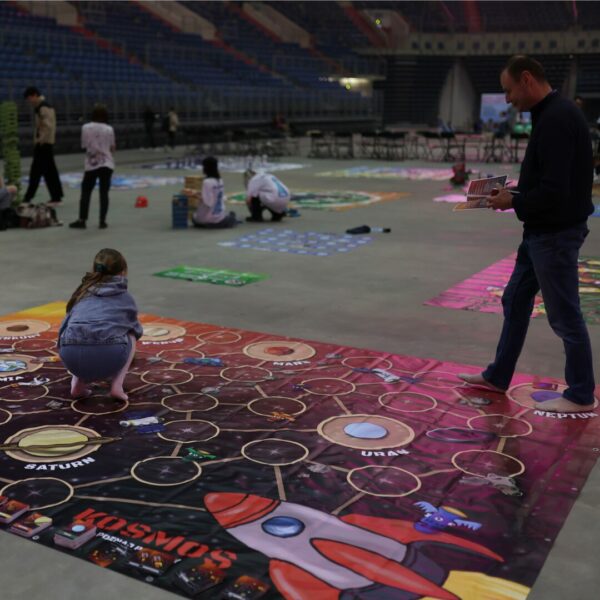 Gra „Kosmos” – edukacyjna ścieżka planetarna do skakania