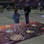 Gra „Kosmos” – edukacyjna ścieżka planetarna do skakania