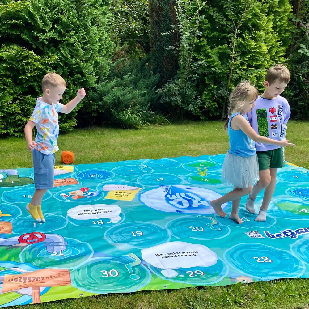 Edukacyjna gra planszowa wielkoformatowa o wodzie, dla dzieci. Pij wode,dbaj o wode. Woda