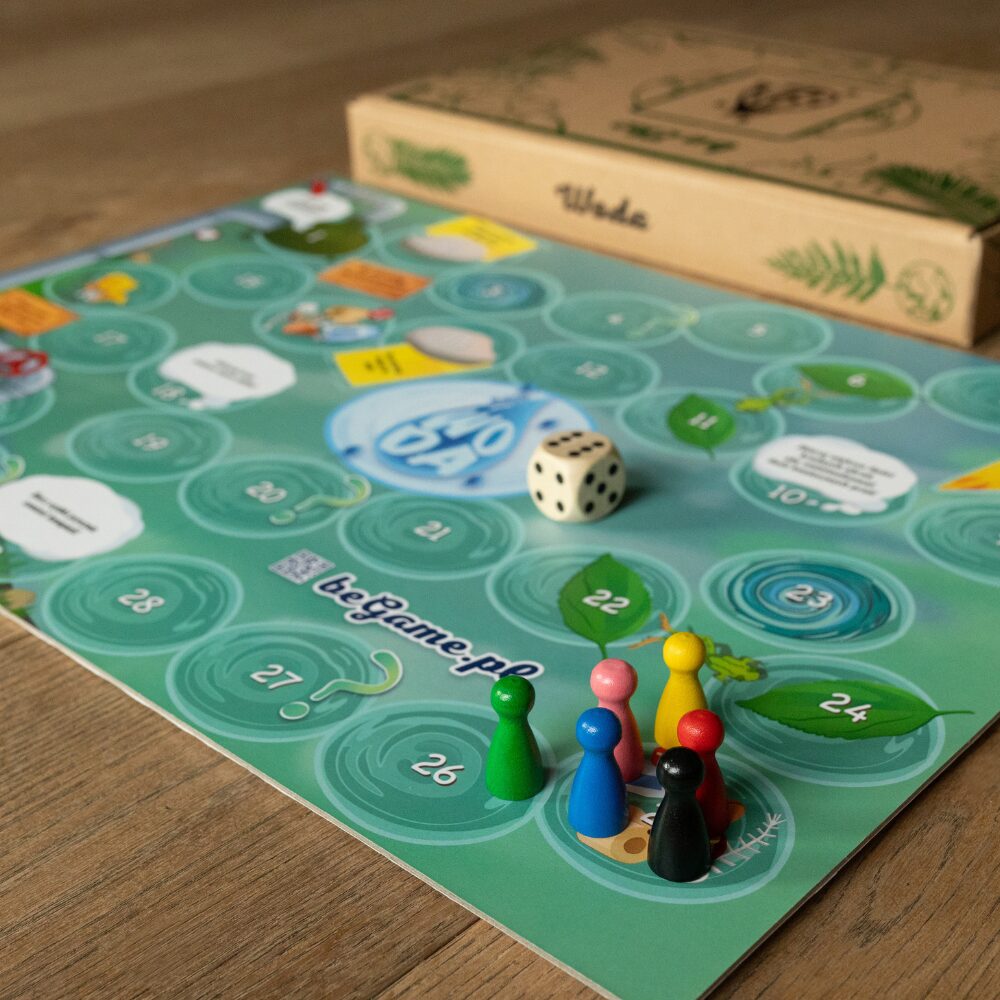 Edukacyjna gra planszowa, o wodzie, dla dzieci. Pij wodę, dbaj o wodę. Woda